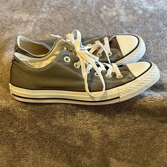 Converse Classic Men’s Gray and White Sneakers - Picture 4 of 5